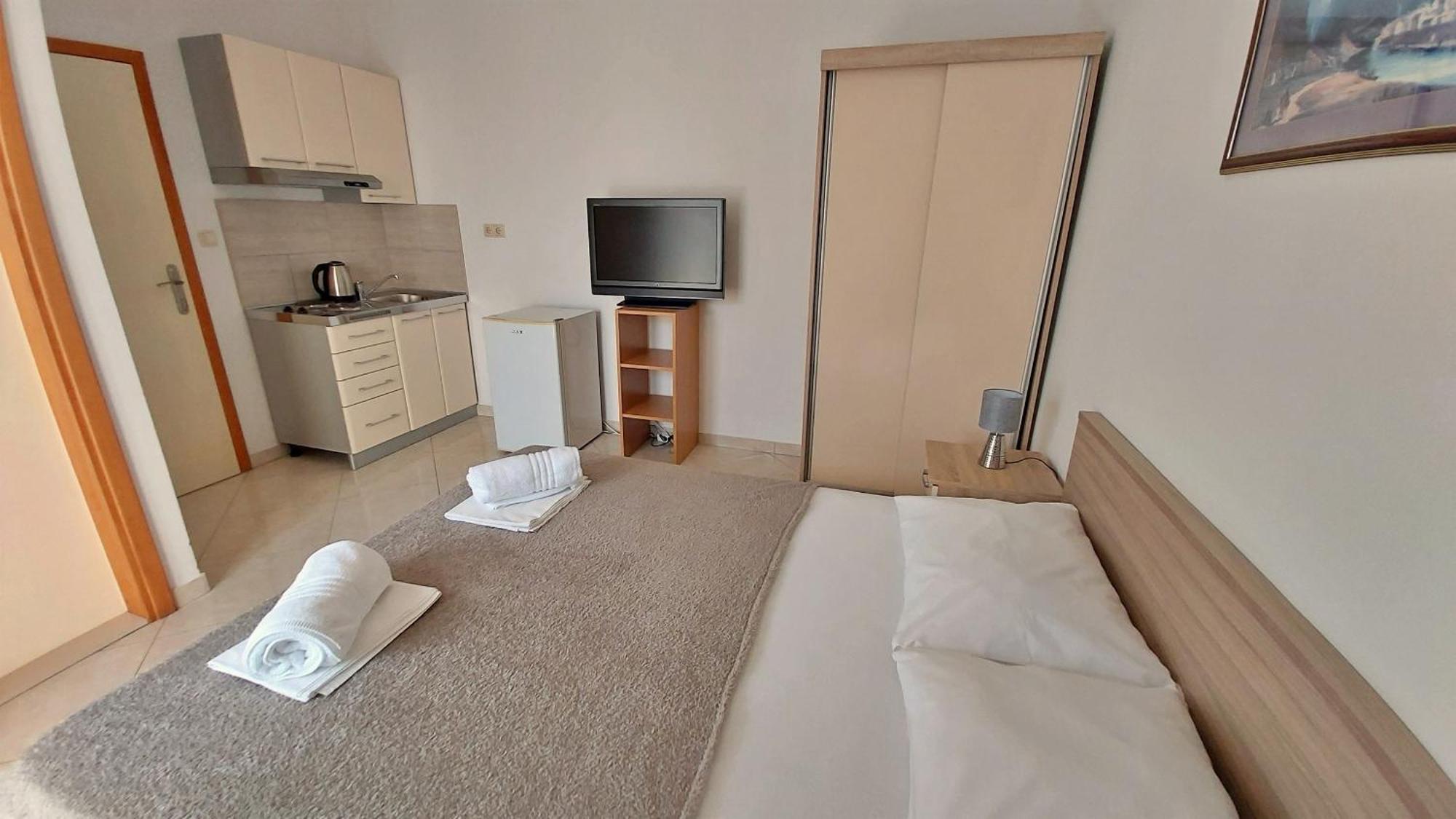 Apartments Nemira Omiš Habitación foto